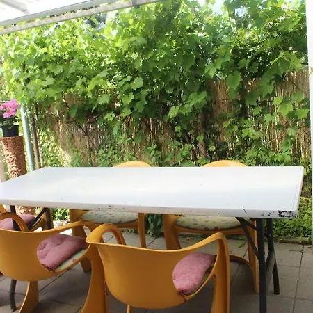 Appartement Kleines Haeuschen Am Garten In